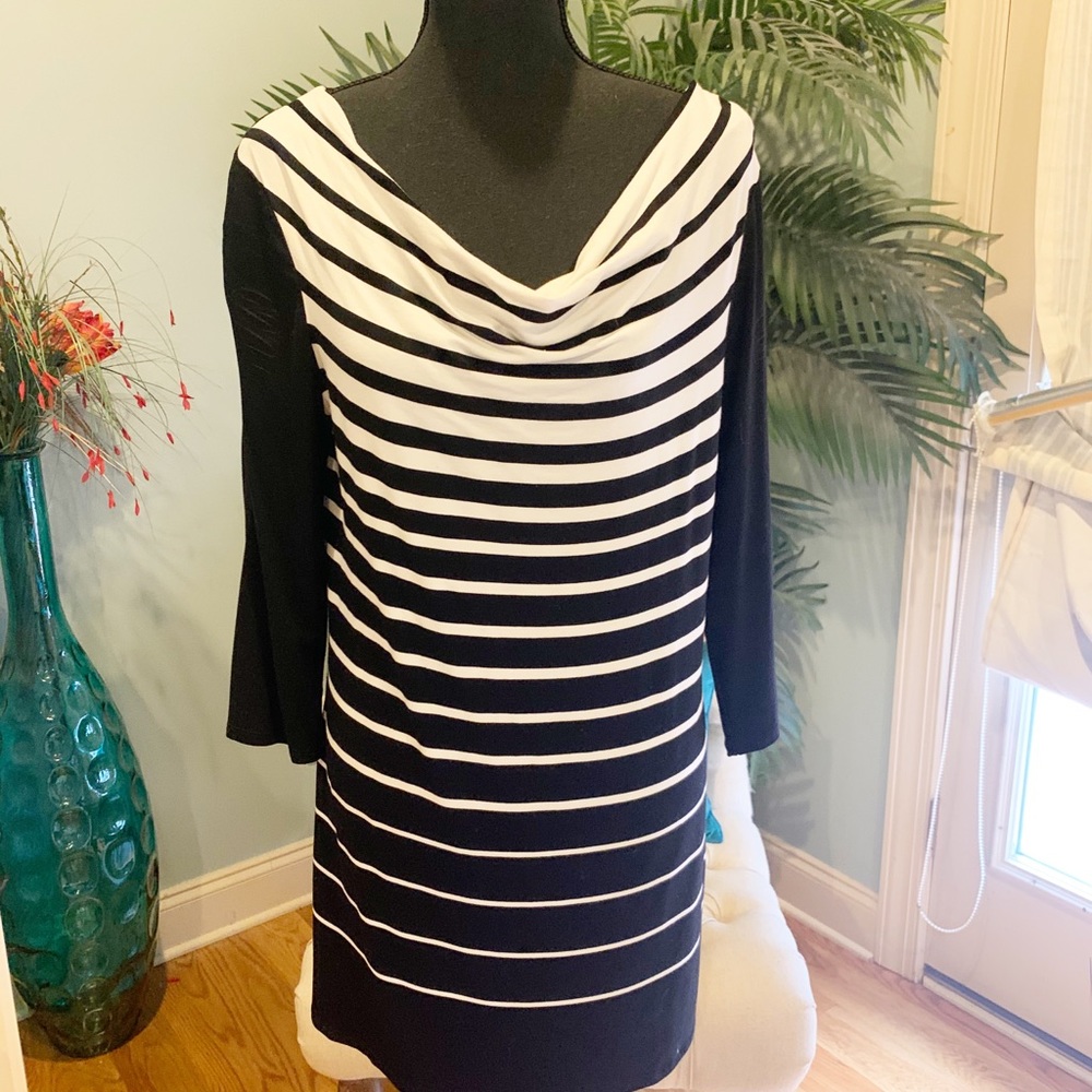 WHite House Black Market tunic sz M